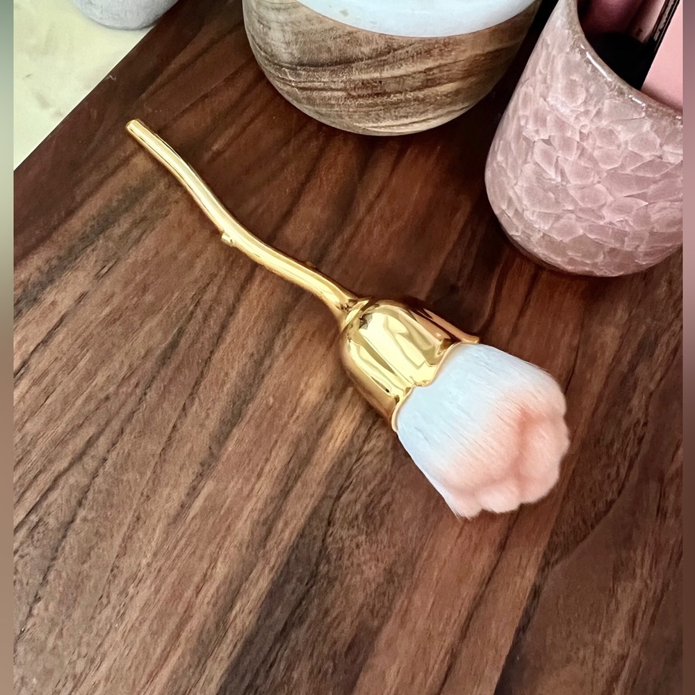 Rose shaped makeup brush for liquid or powder blush, bronzer, foundation Large